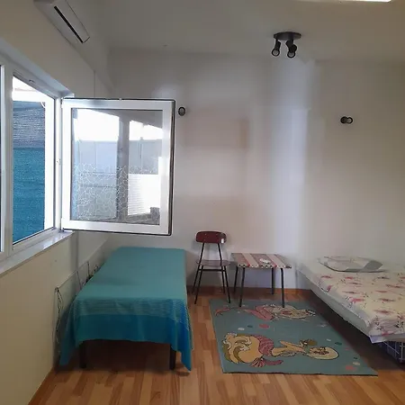 No Wifi And No Aircon Apartman *